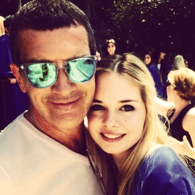 Melanie fue la encargada de compartir estas imágenes en su Instagram. Antonio con la graduada.