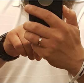 Anillo de compromiso de Vladimir. Cortesía Democracy Defenders Fund.