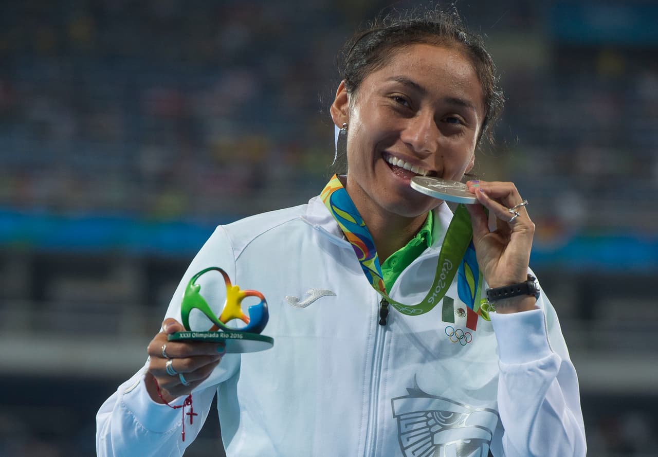 Lupita todavía tenía hambre de gloria, de dejar cada vez más en alto el nombre de México.