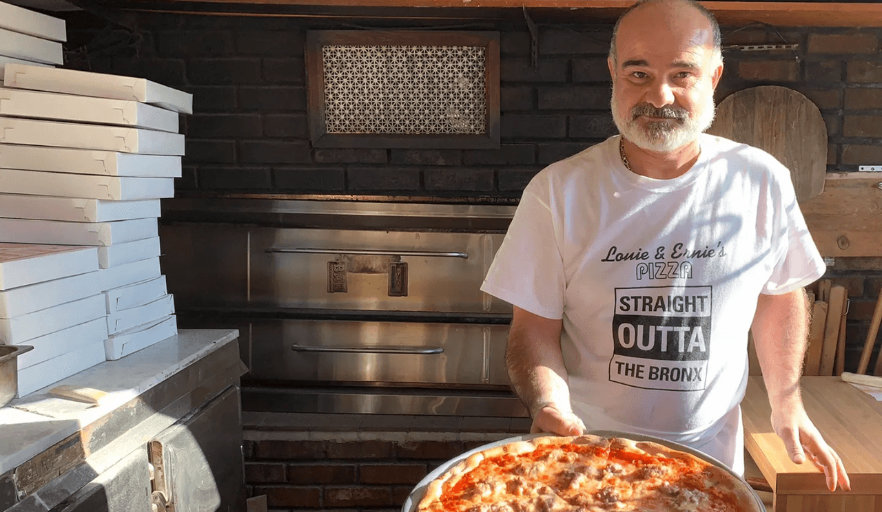 <a href="https://louieanderniespizza.com/" target="_blank">Loui & Earnie's Pizza</a> - Las mejores pizzas en NYC