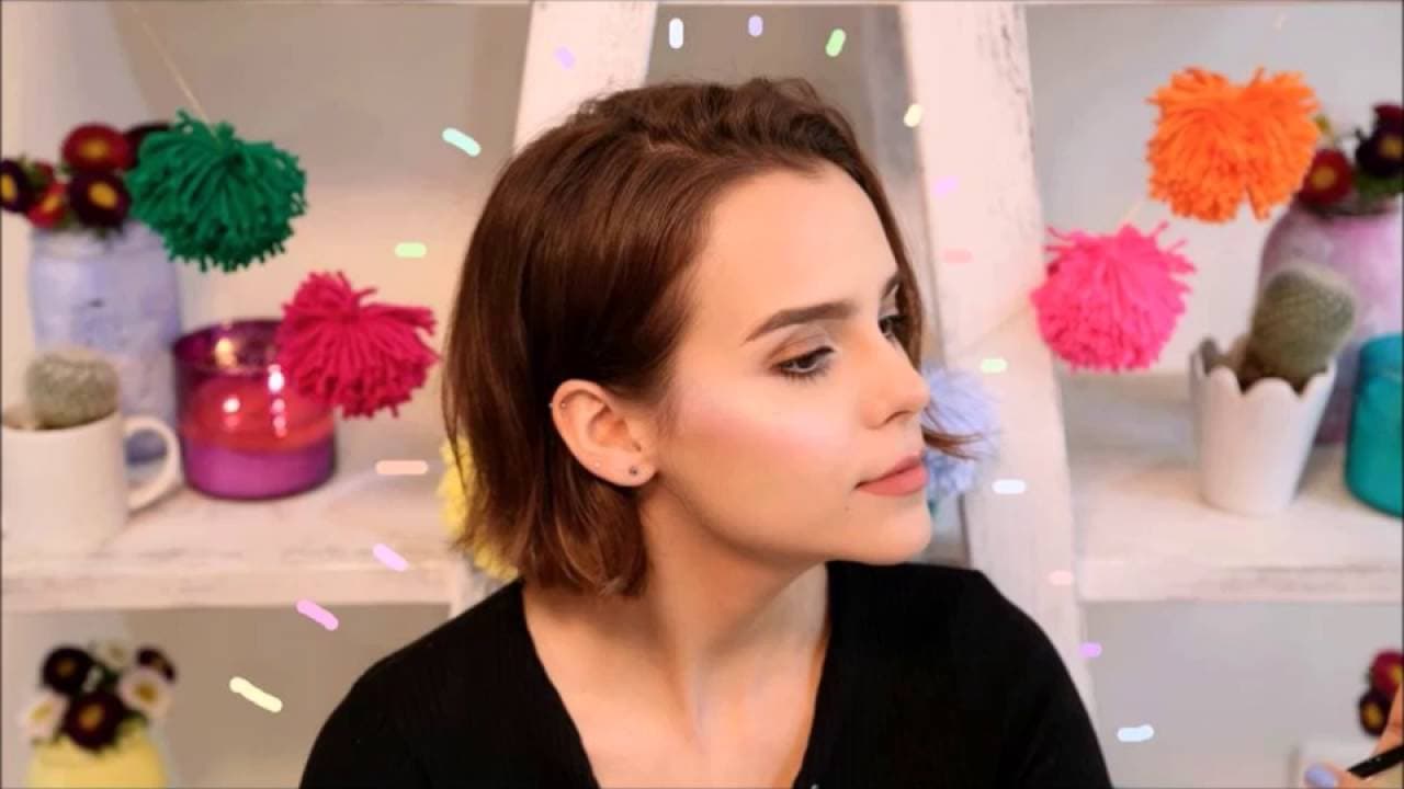 <b>Yuya</b>: la joven y bella mexicana, inició dando tips de belleza y hoy en día es toda una celebridad en ese campo. Actualmente tiene 21 millones de suscriptores y además de consejos para verse mejor, comparte sus viajes y cotidianidad. En realidad, se llama Mariand Castrejón.
<br>