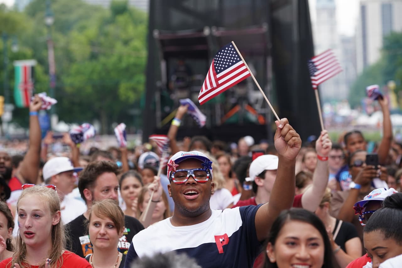 <b><a href="https://www.wawa.com/fresh-food/promotions/welcome-america">Wawa Welcome America (19 de junio al 4 de julio)</a></b>: Este festival del 4 de julio en el lugar de nacimiento de la nación incluye varios días de programación multicultural y familiar. El evento, que se amplió el año pasado para incorporar las celebraciones del 16 de junio, culmina con un impresionante espectáculo de fuegos artificiales sobre el Museo de Arte de Filadelfia.