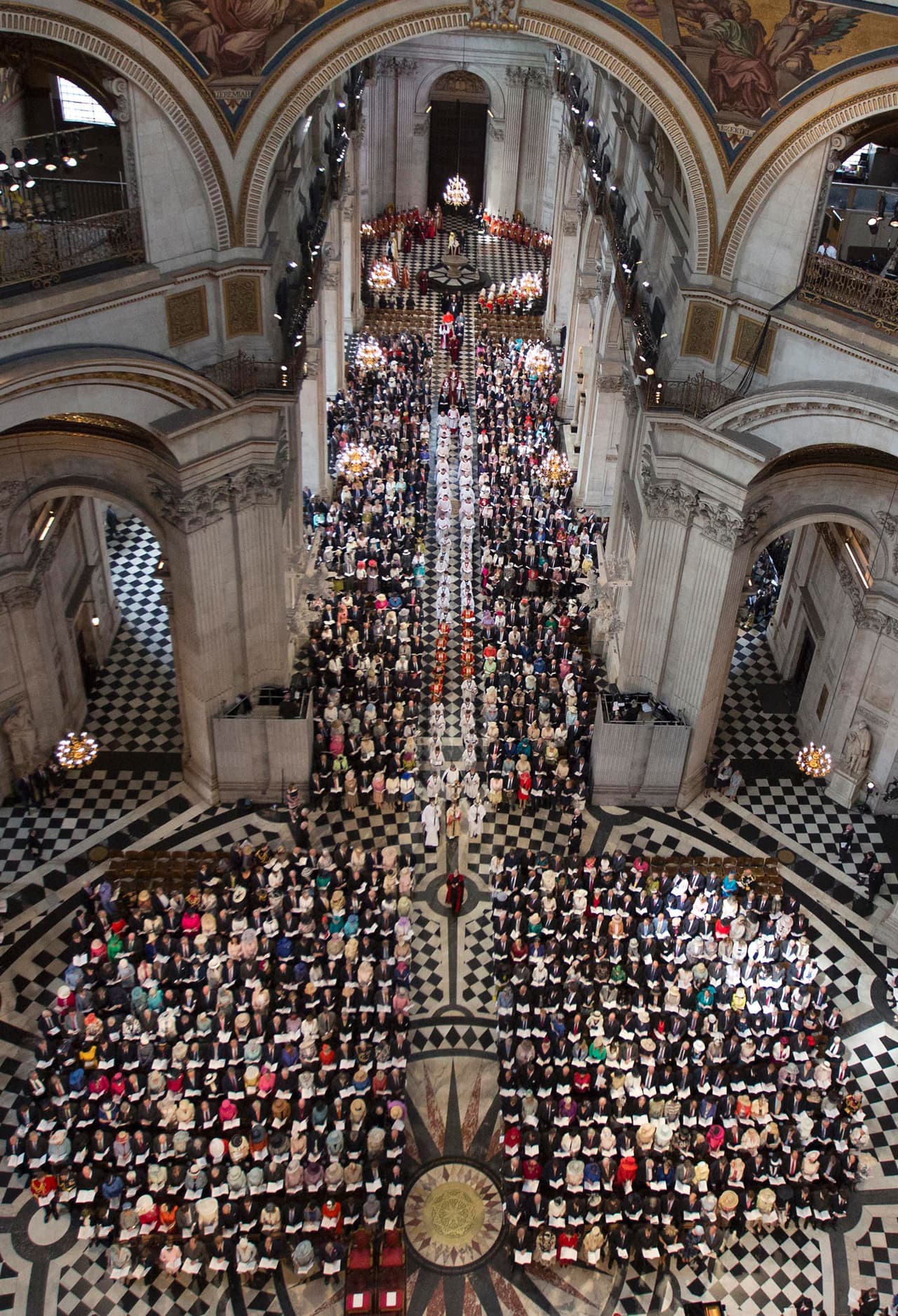 La familia se reunió en la misa en la Catedral de San Pablo en Londres.