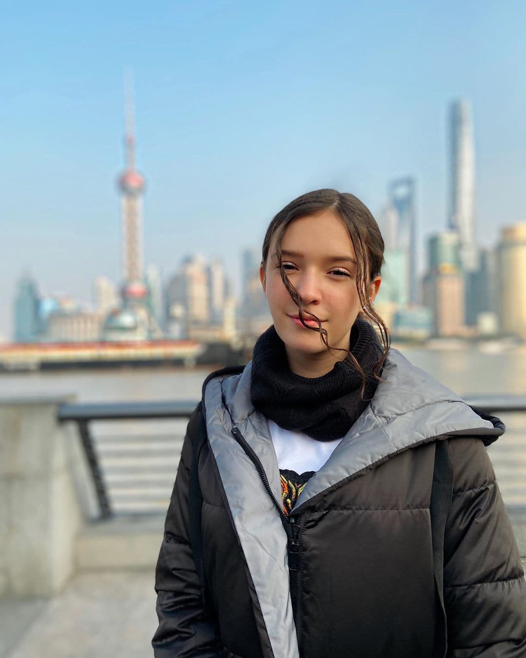 <b>Mía</b> ya sabe lo que es subirse sobre un escenario.