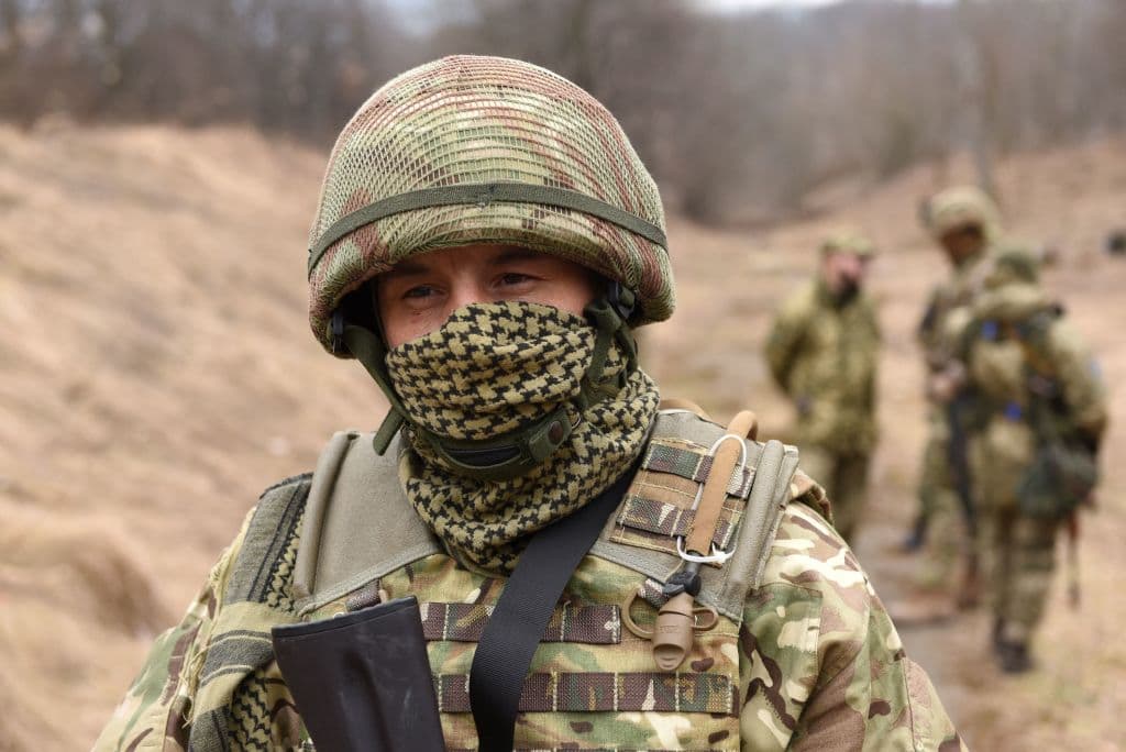 Militares ucranianos en el frente de batalla.