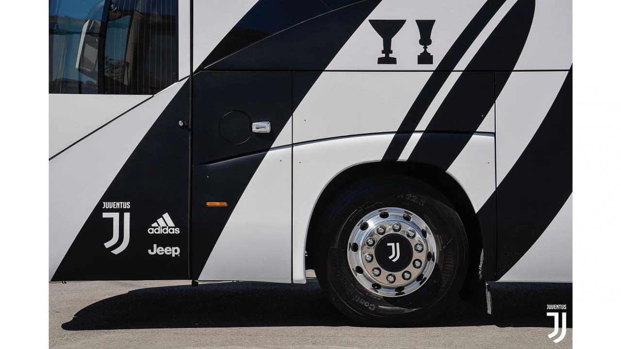 Los detalles en el camión lo hacen aún más especial, como los títulos ganados por el equipo en la pasada temporada.