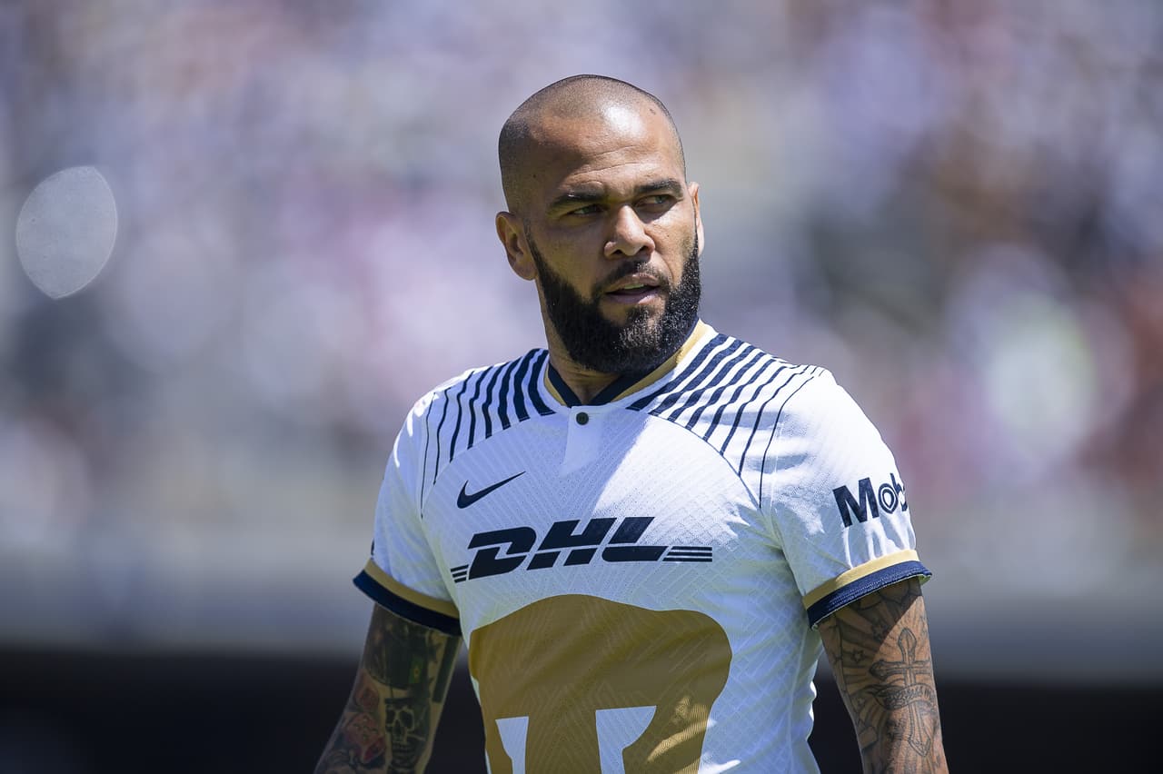 Dani Alves seguirá en la cárcel en Barcelona porque persiste el riesgo de fuga