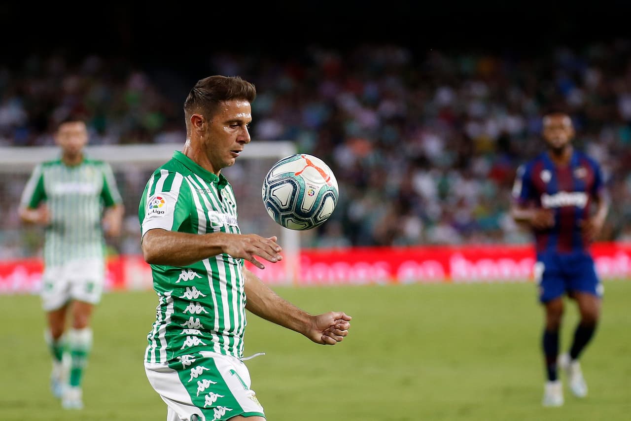 El Real Betis se impone con tres goles a uno sobre el Levante.