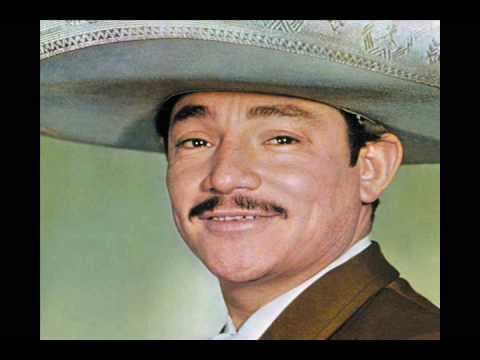 Gabriel Siria Levario, mejor conocido como Javier Solís, fue otro de los grandes ídolos de la canción ranchera que conquistó a la gente por su elegante manera de interpretar canciones románticas.