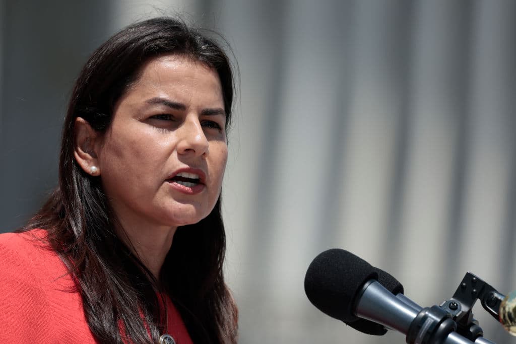 La representante demócrata Nanette Díaz Barragán.