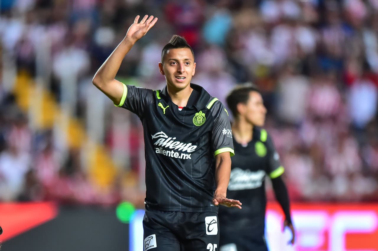 Roberto Alvarado terminó con su racha de titularidades; entró de cambio después del juego del miércoles ante Guatemala.