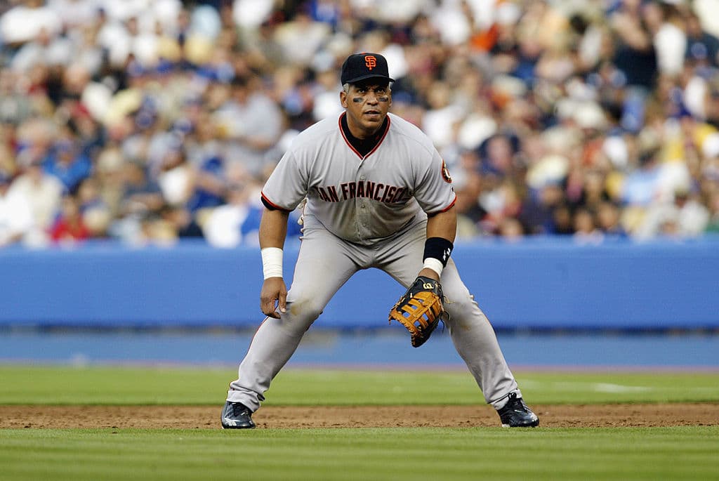 <b>Andrés Galarraga</b>. El regreso de Andrés Galarraga de su combate contra el cáncer es una de las historias más inspiradoras de la historia reciente de las Grandes Ligas de Béisbol. Galarraga se estaba establecido como un bateador estrella después de tres temporadas consecutivas con más de 40 jonrones. Sin embargo, un viaje al médico antes de la temporada de 1999 lo detuvo en seco, ya que fue diagnosticado con linfoma de Hodgkin. Se perdió la temporada completa, pero regresó al año siguiente y sorprendió a muchos, pero regresó a su forma de estrella (jugó en su quinto Juego de Estrellas) y también ganó el premio al Regreso del Año de la Liga Nacional.