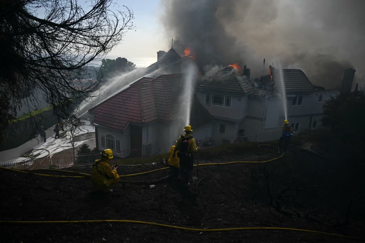 Emiten órdenes de evacuación por los incendios al sur de California