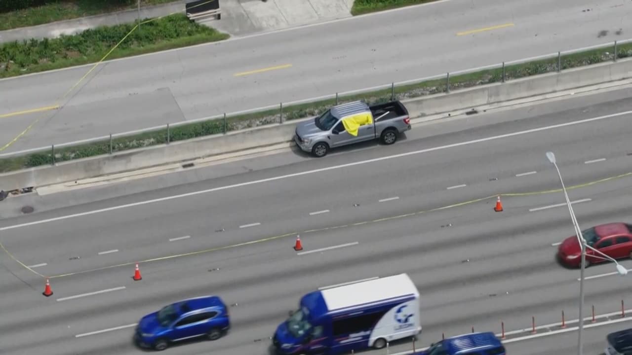 Cierran tramo de la autopista Palmetto en Hialeah tras hallazgo de cadáver en una camioneta