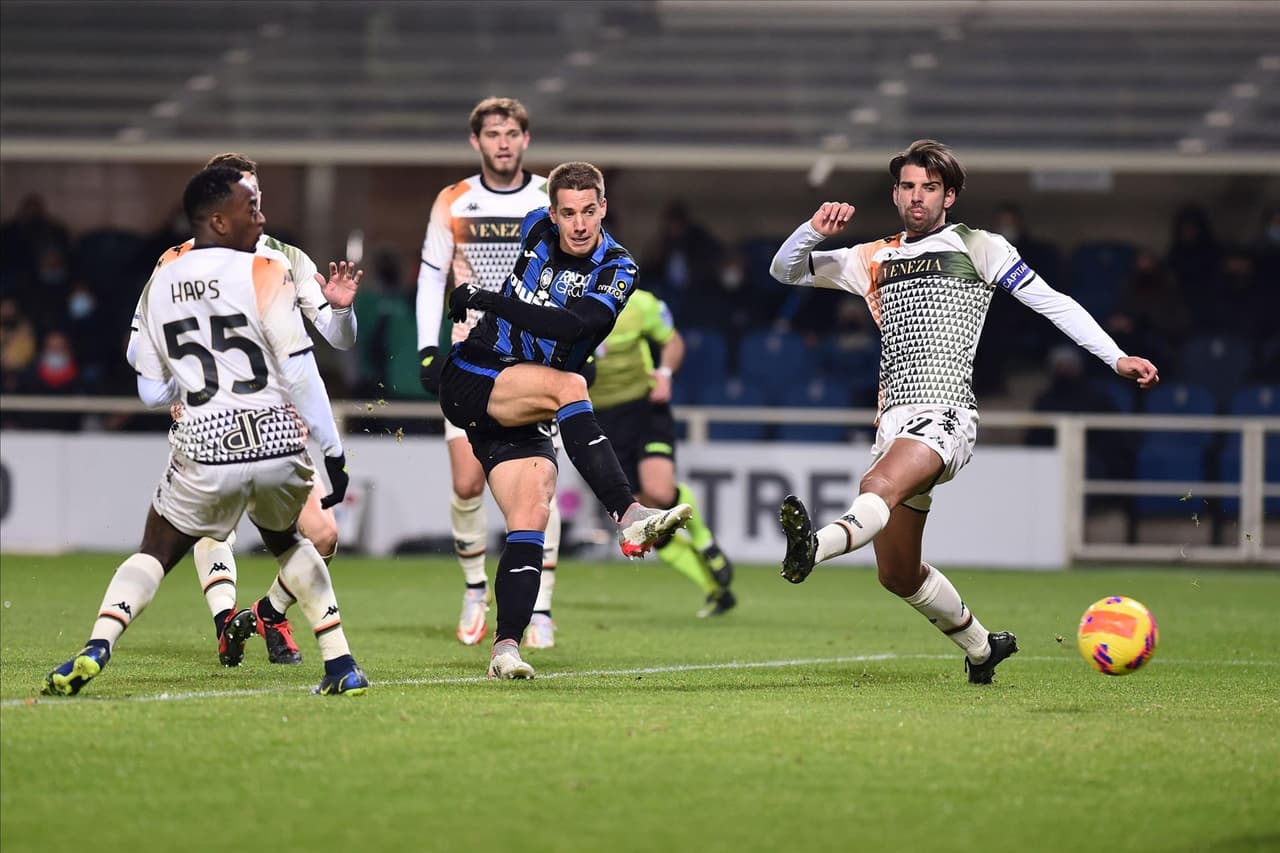 Atalanta no se toca el corazón y golea 4-0 a Venezia en la J15 de la Serie A. Pasalic se lució con hat trick, mientras que Koopmeiners sumó uno más a la victoria.