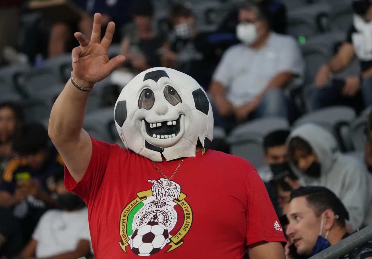 Hasta los más caracterizados aficionados expresaron su alegría.
<br>