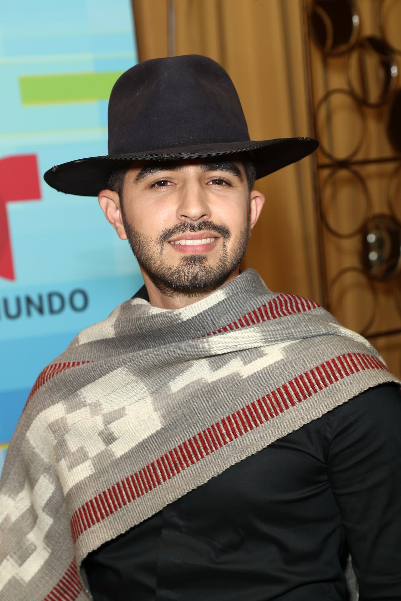 “Yo no tengo sus números (telefónicos). A mí el de la disquera me dijo ‘oye por qué no vas ahí a tal dirección’ y dije ‘ah, claro que sí’ y tomé un Uber y fui. Esa es la historia. Entonces, no tengo yo su número para decirle ‘oye, ¿qué pasó?, ¿cómo estamos?’”, finalizó el autor de la canción ‘Te hubieras ido antes’, de
<b>Espinoza Paz</b>.