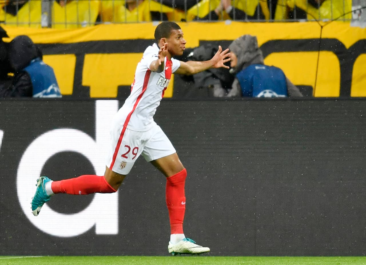 Uno de los recurrentes en los rumores es Kylian Mbappé, la nueva joya del fútbol europeo. Real Madrid es el equipo que muestra interés en esta semana, aunque se habla también del PSG, Arsenal, Manchester United, Juventus y Barcelona.