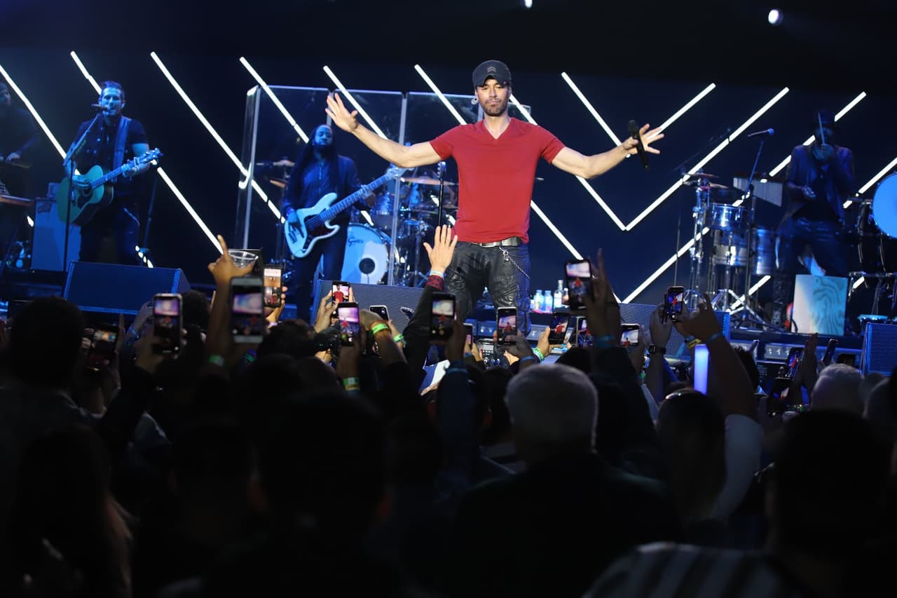 Al final,
<b>Enrique Iglesias</b> fue ovasionado por un público muy agradecido.