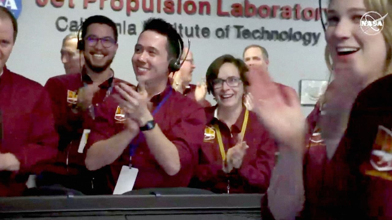 Dentro de dos años la NASA buscará evidencia de vida microbiana pasada si, en efecto, la hay o la hubo. El explorador Mars 2020 descenderá en el cráter Jezero, donde recopilará muestras y las almacenará para regresarlas a Tierra a principios de la década de 2030.