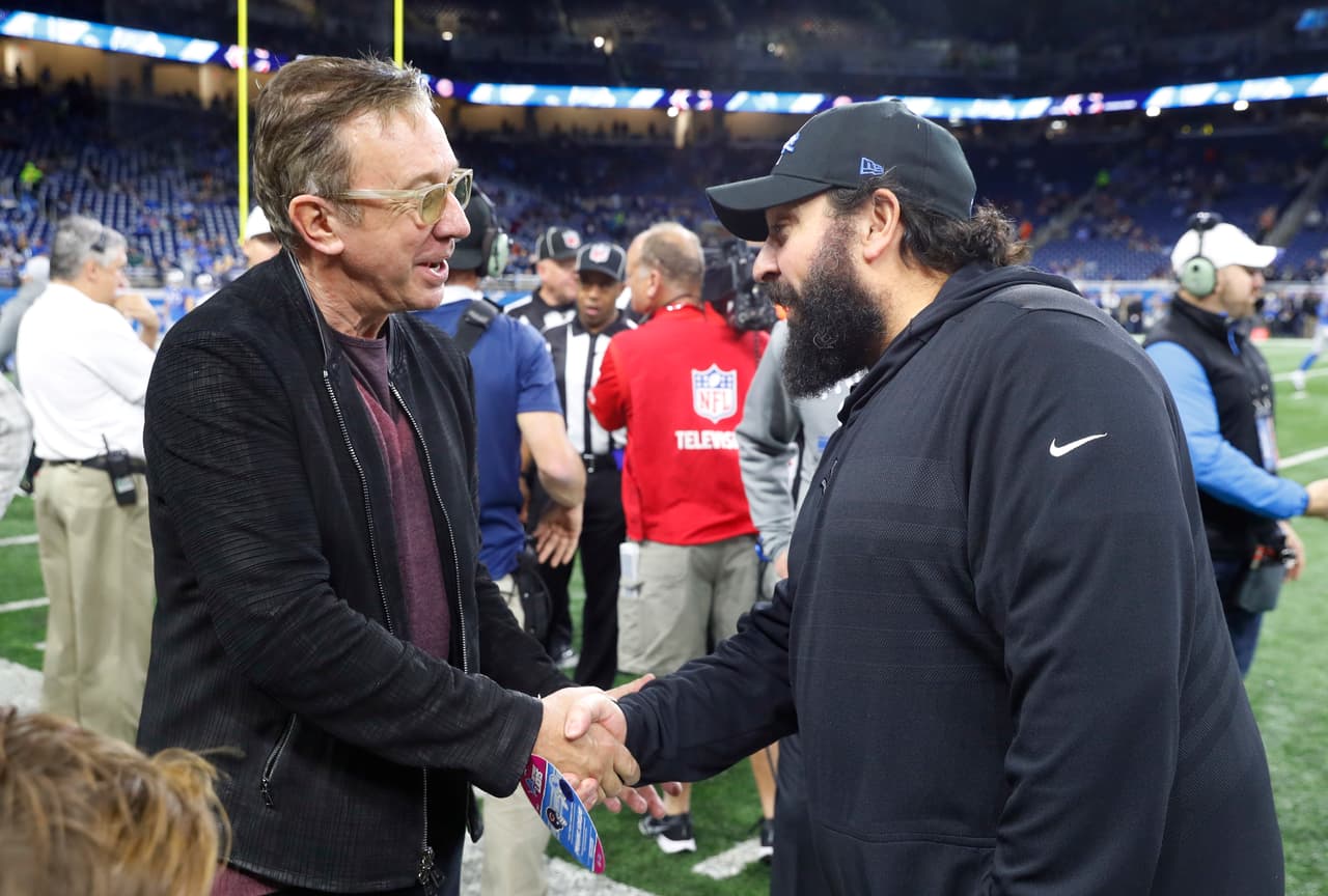 El duelo en casa de Detroit Lionel con Chicago Bears en la NFL marca una jornada especial en la que celebridades como Tim Allen (foto), disfraces de hinchas y las porristas le dan un colorido único.