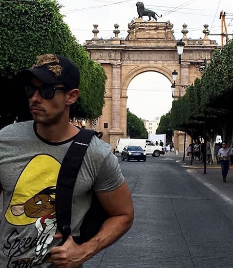 "Confiamos en que está bien Alejandro, mandamos toda la buena vibra y pedimos sus oraciones para
<b>que pronto aparezca</b>", agregó.