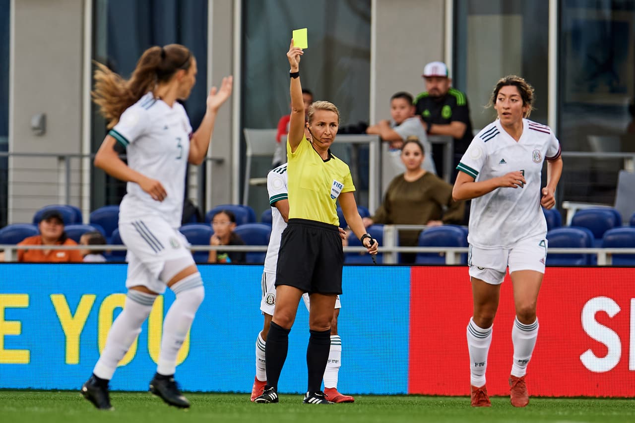 Con goles de Christine Sinclair y Shelina Zardorsky, Canadá le gana a México y asegura el liderato del grupo B.