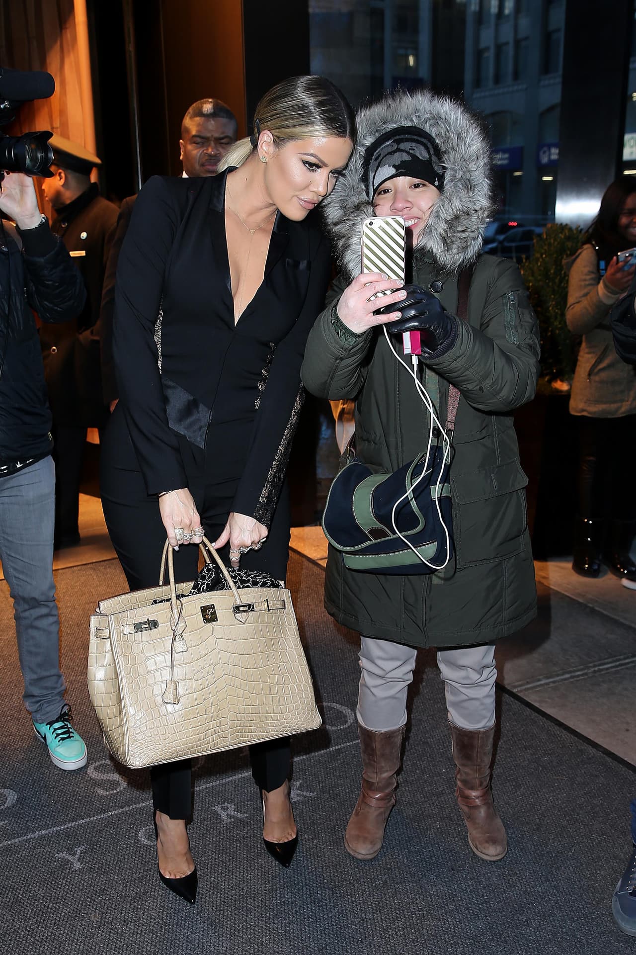 La fan estaba más que feliz.