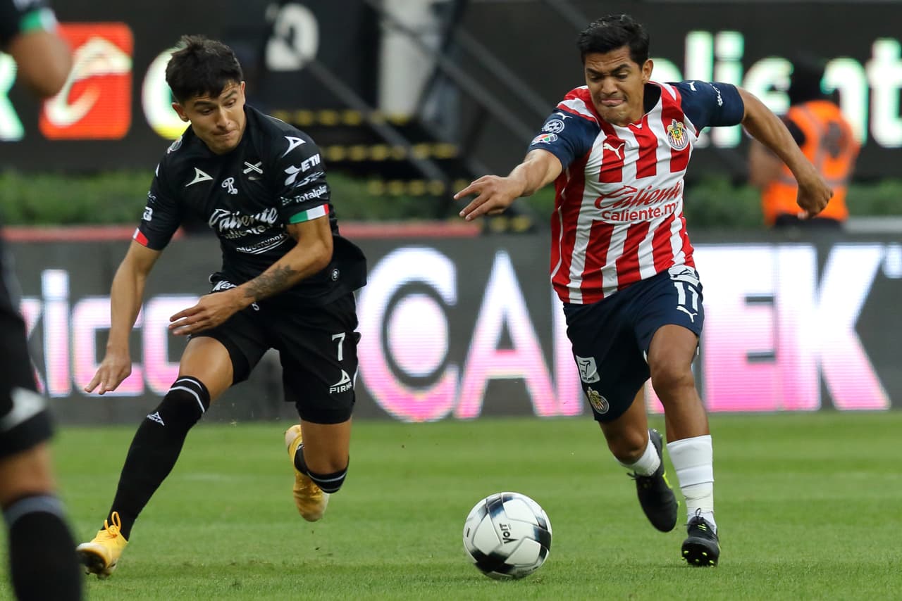 Chivas derrotan con autoridad al Mazatlán en un encuentro en el que hicieron tres goles en cinco minutos.