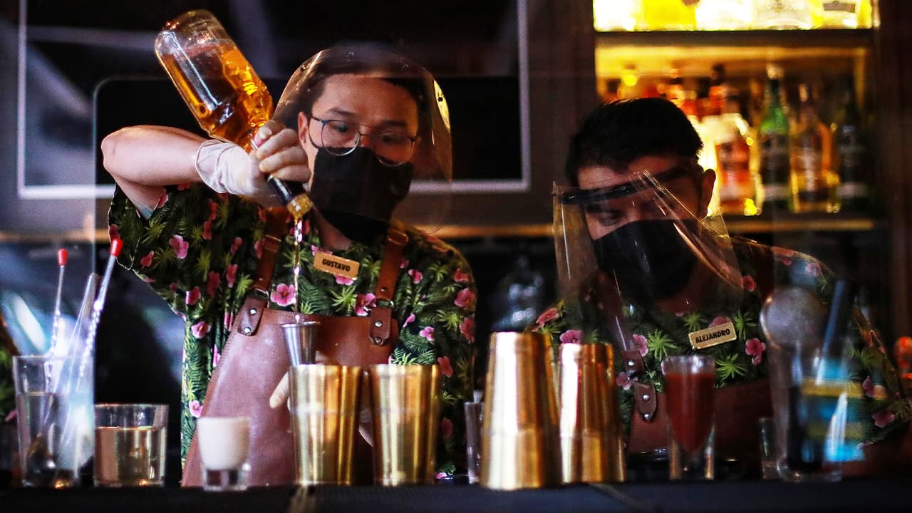 Autorizan la venta de bebidas alcohólicas para llevar en Carolina del Norte
