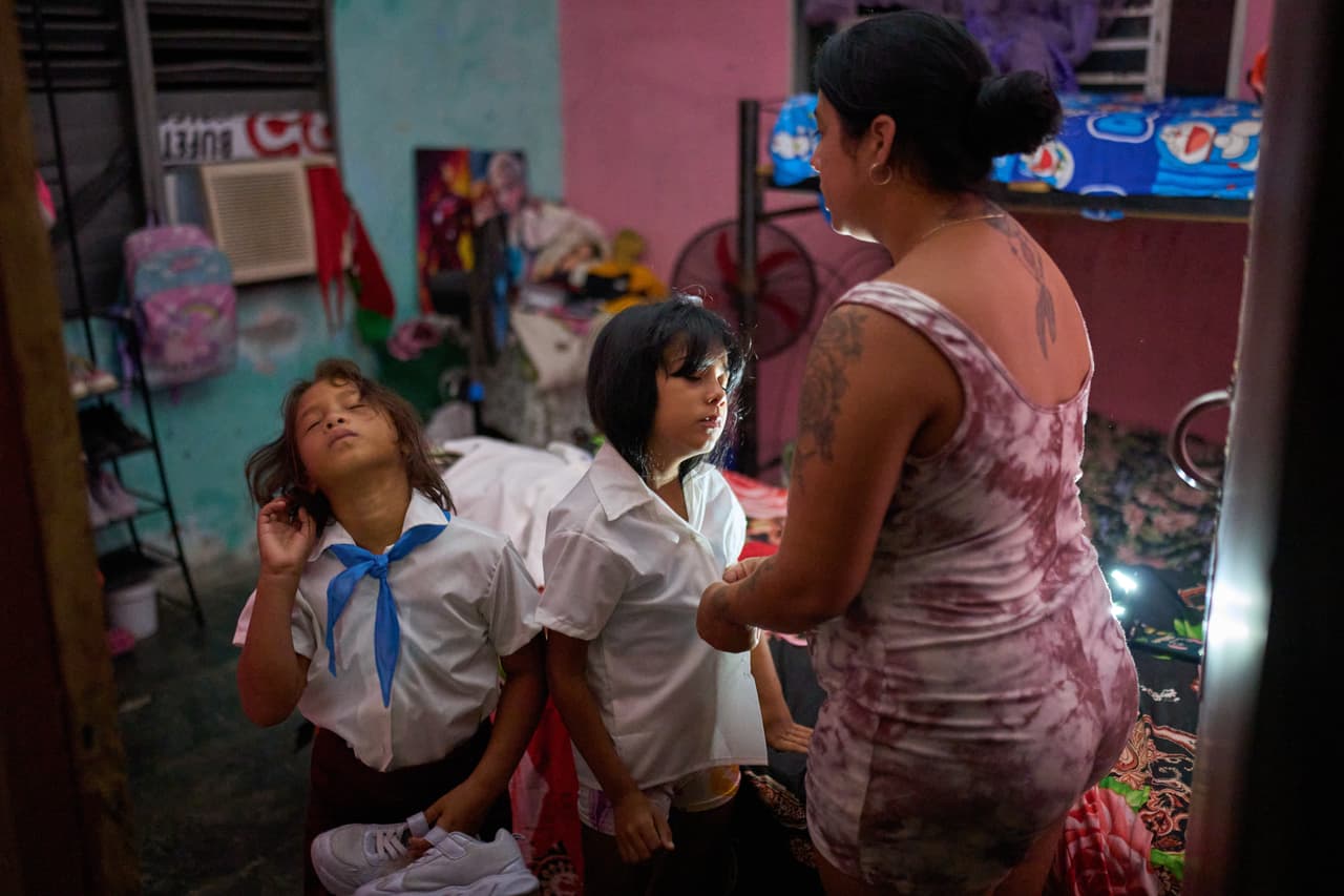 Apagones, falta de maestros y uniformes marcan el inicio del año escolar en Cuba