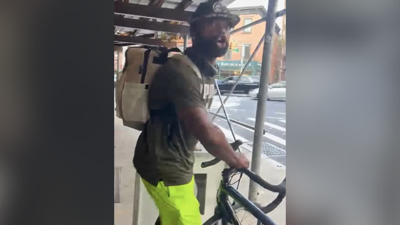 Buscan a sospechoso de robar de galería de arte una obra con valor de $2,500 dólares