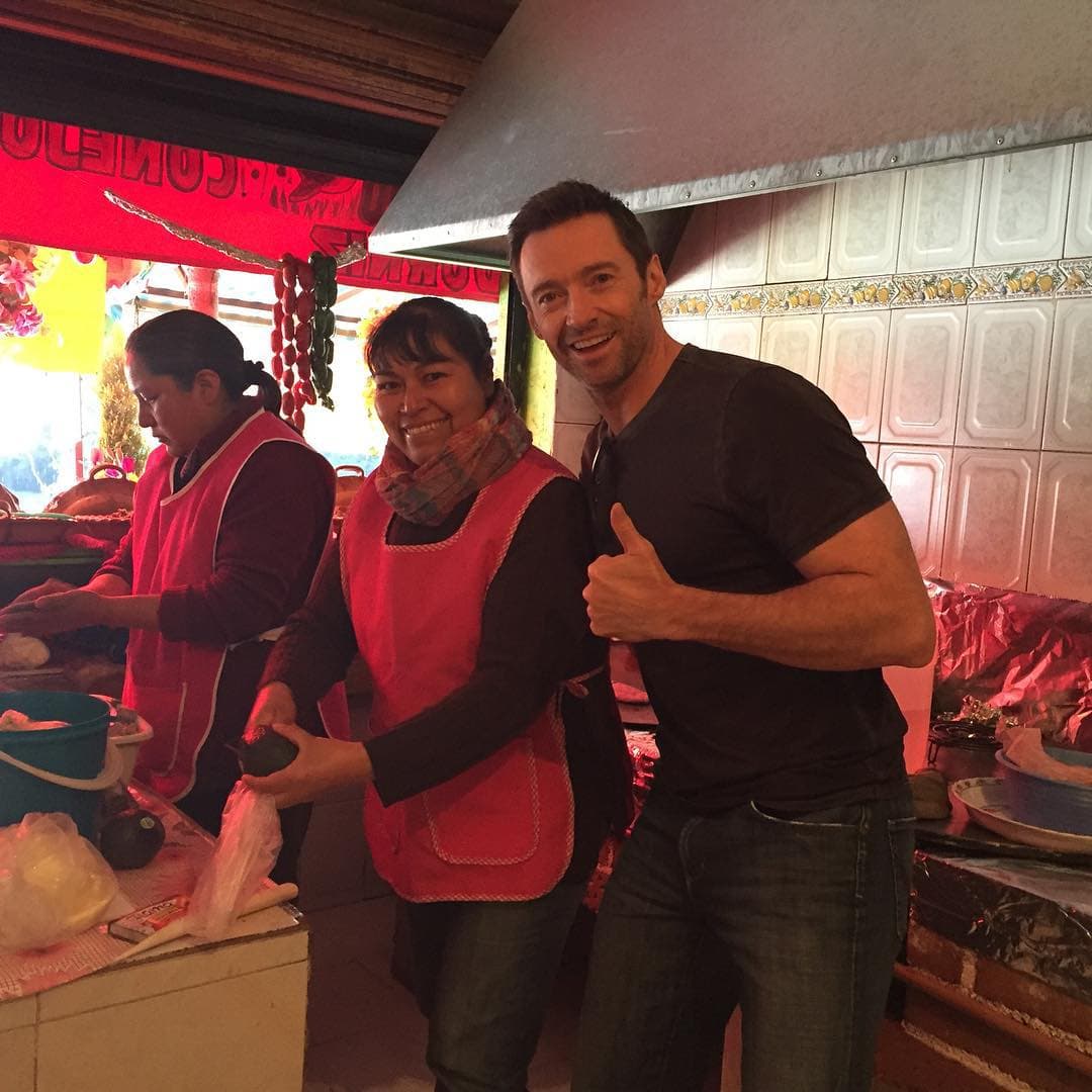 Hugh Jackman está de visita en México y aprovechó para comer unos deliciosos tacos en La Marquesa, México.
