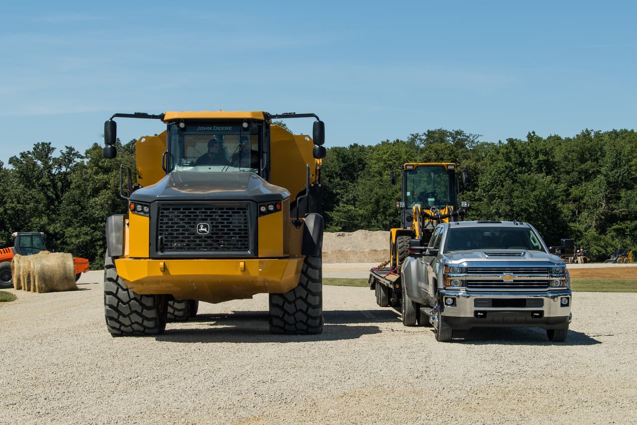 La opción del motor diésel representa un costo adicional de $9,000 frente al motor a gasolina V8 de 6.0 litros de 360 HP @5,400rpm y 380Lb-pie @4,200rpm
<br>
