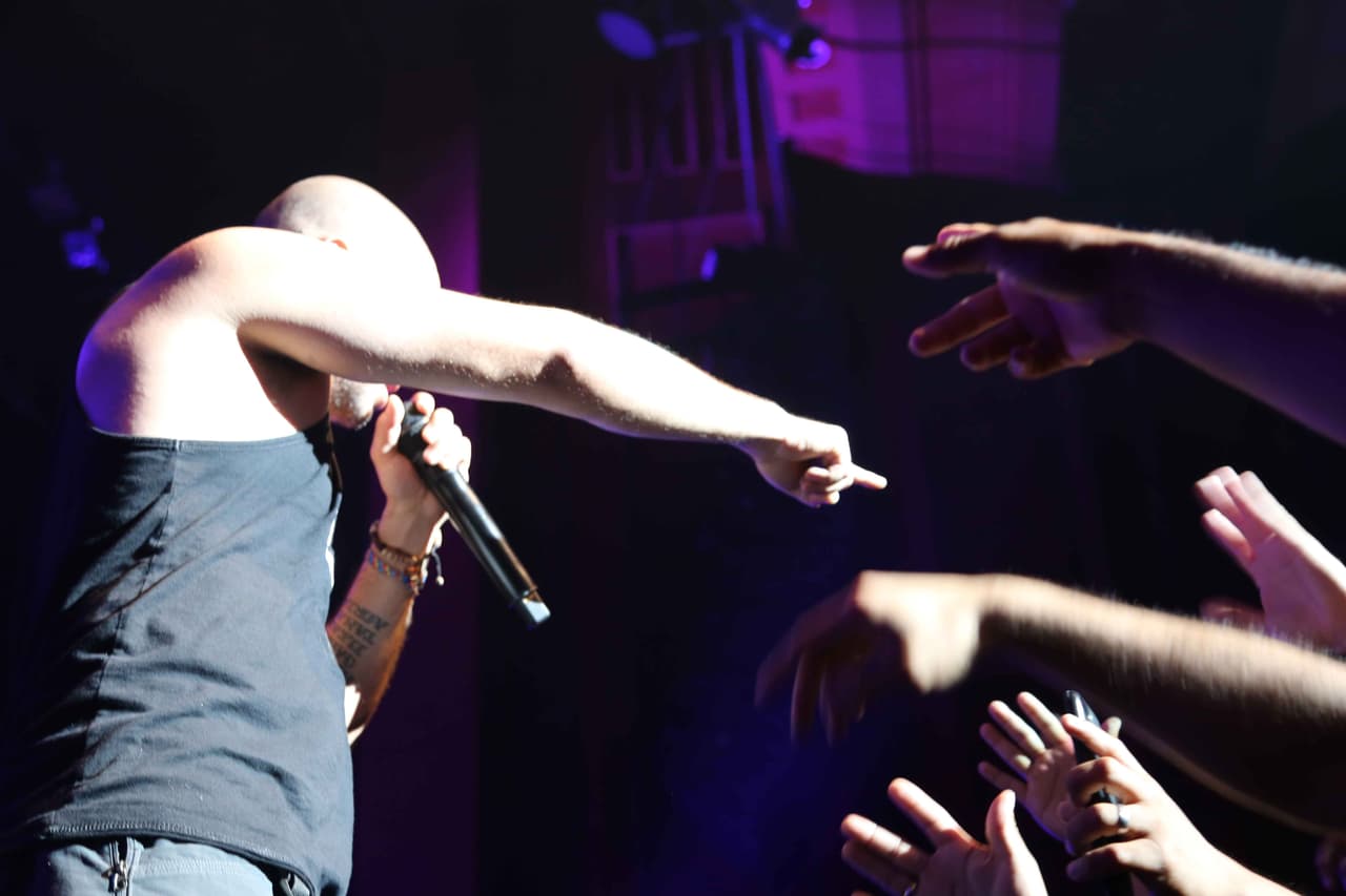 Residente con el público del Fillmore Miami Beach.