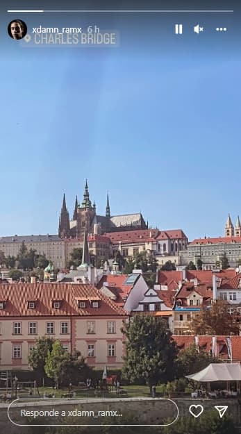 En sus 'stories', el joven de 19 años compartió una foto en la que se ve la ciudad de Praga y escribió encima: "Puente de Carlos".
<br>