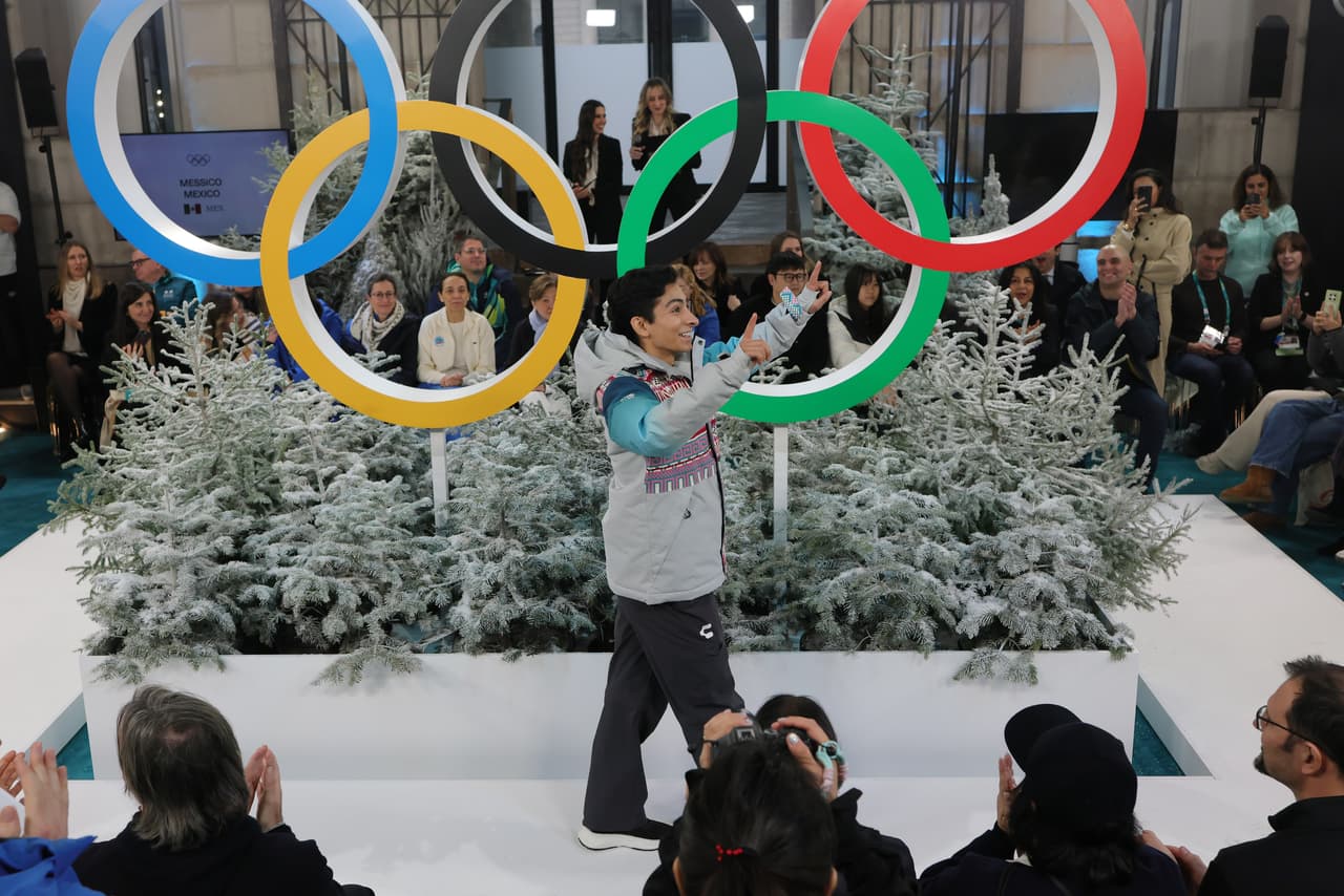 Brilla México: Donovan Carrillo deslumbra en pasarela de Milano Cortina