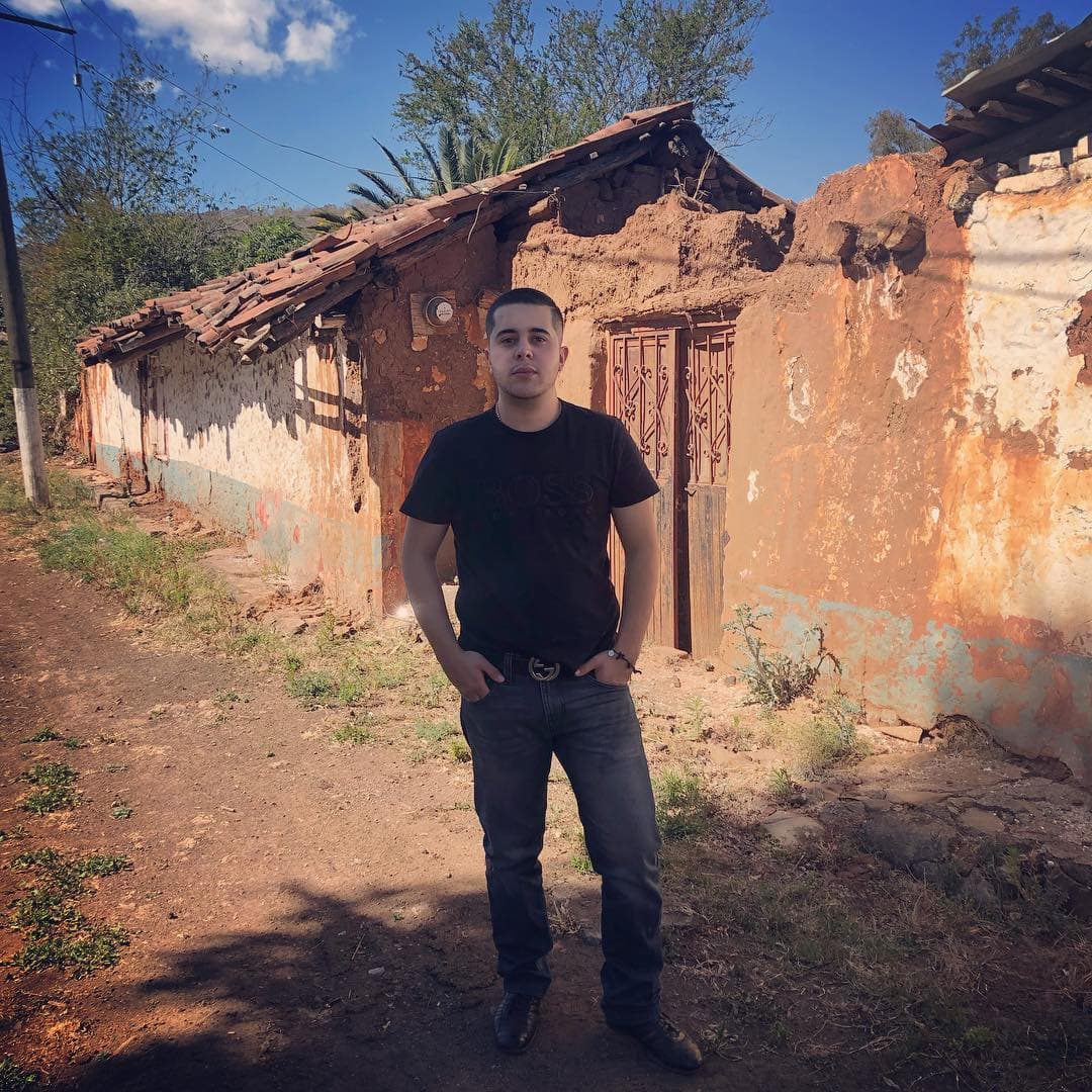 Villa, quien se autodenominaba como “La nueva sangre del corrido”,
<b>fue asesinado la noche del martes </b>12 de febrero en Tlaquepaque, Jalisco.
<br>