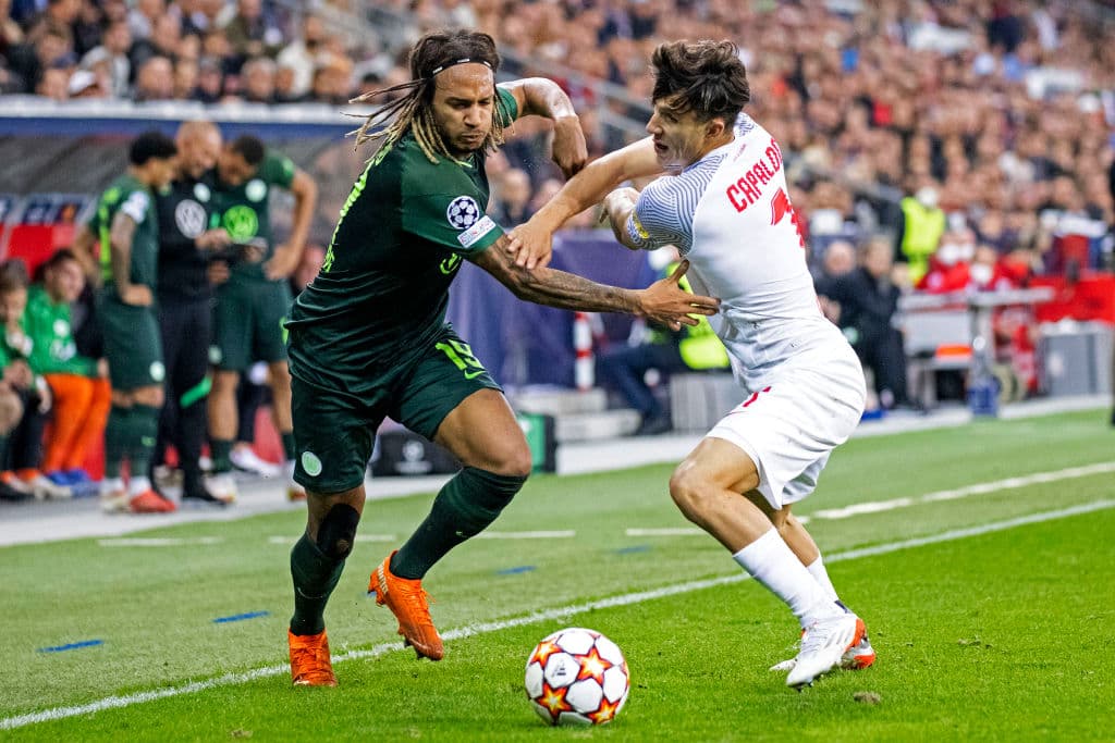 RB Salzburg se impone ante el Wolfsburg 3-1 durante la tercera fecha de la UEFA Champions League. Karim Adeyemi abrió el marcador para los locales a los pocos minutos del encuentro, pero Lukas Nmecha igualaba las cosas al 15’. Ya en la segunda mitad Noah Okafor, con doblete, aseguró el triunfo.