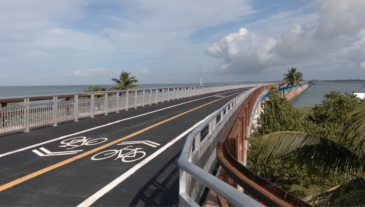 El original, que tiene 110 años, ha vuelto a abrirse después de una inversión de 44 millones de dólares. La restauración incluyó el acero de las estructuras, nuevas cubiertas y pasamos para peatones y bicicletas.
<br>