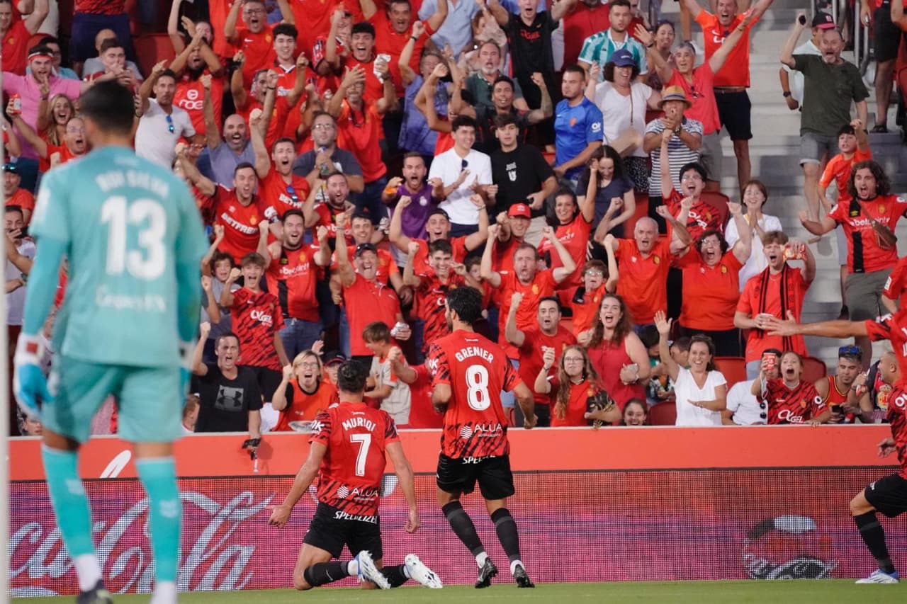 Betis venció 1-2 al Mallorca de Javier Aguirre con un doblete de Boja Iglesias en la Jornada 2 de LaLiga; Andrés Guardado no jugó porque sigue sin ser inscrito.