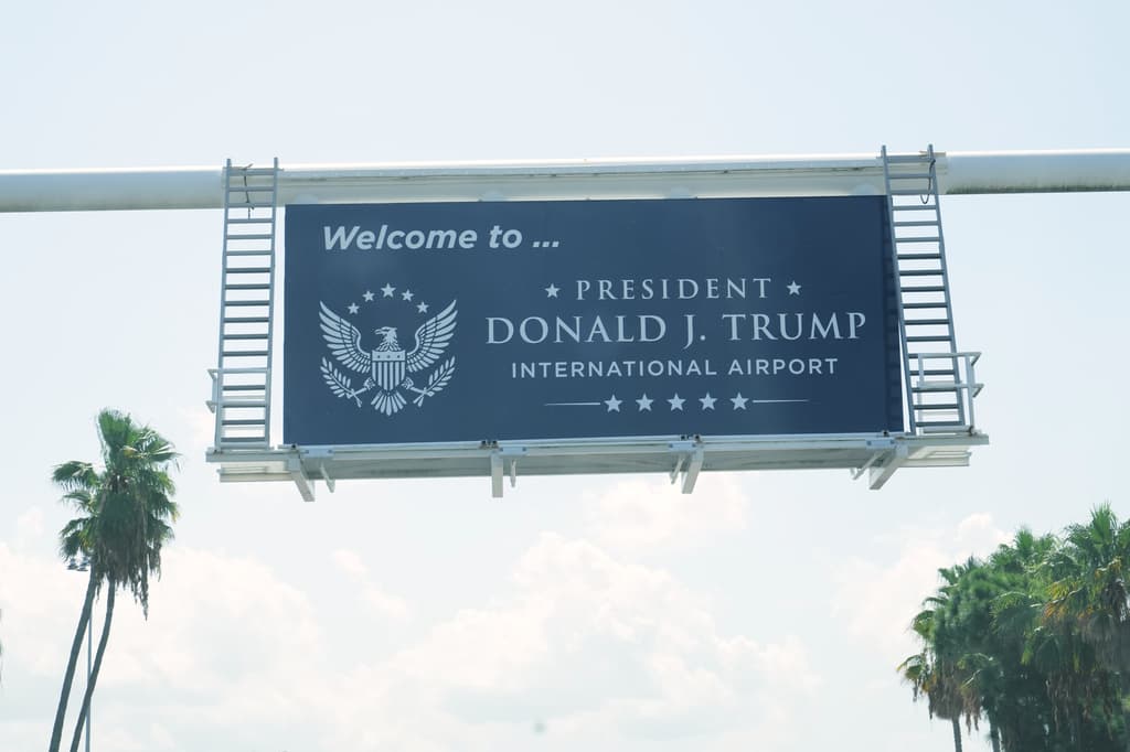 United niega cambios gratis para evitar aeropuerto Donald Trump tras renombramiento