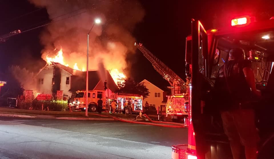 Sus seres queridos están de luto por el presidente de una organización cristiana de Pensilvania y su esposa después de que la pareja muriera en un incendio en el condado de Berks, Pensilvania, durante la noche.