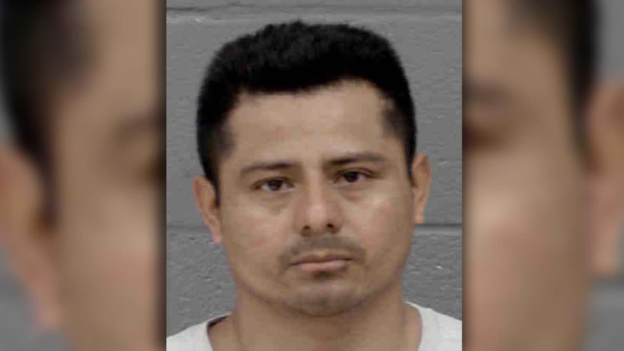 Hombre es acusado de agredir sexualmente a una adolescente en el estacionamiento de un supermercado