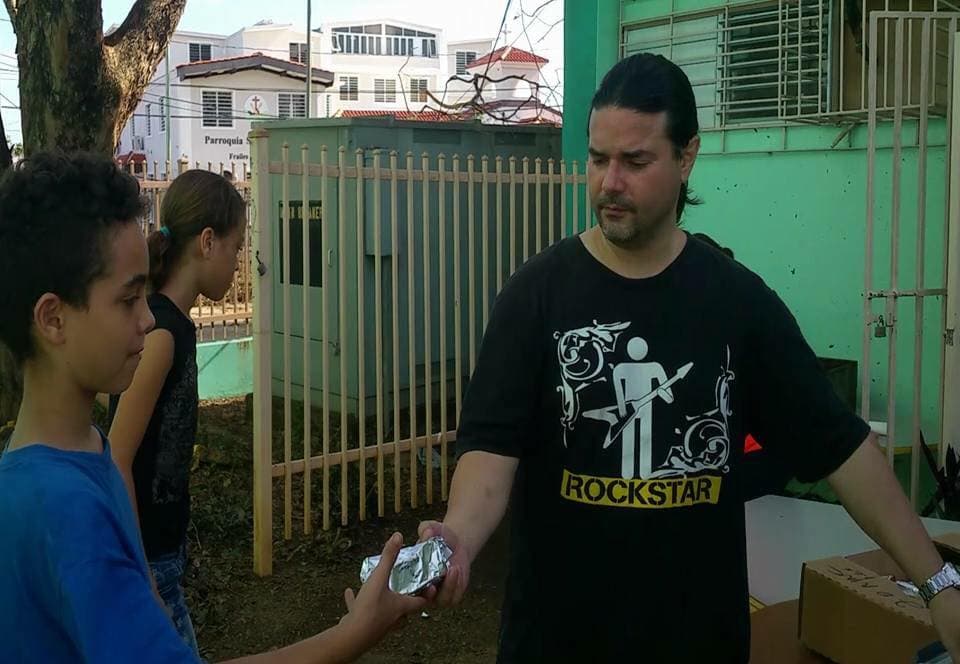 En esa época organizó tocadas para recaudar fondos y ayudar a quienes habían perdido sus bienes.