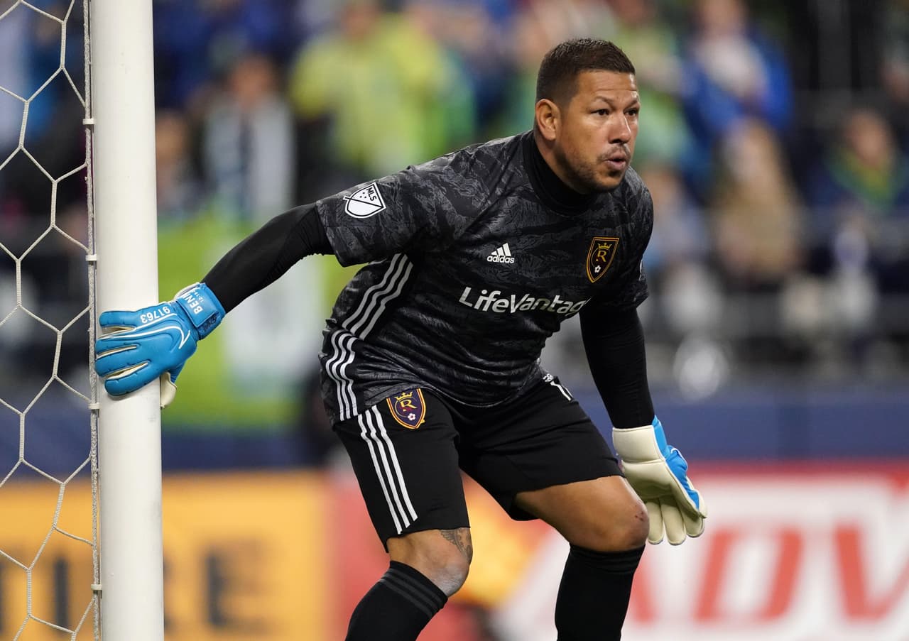 Miami Fusion, D.C. United y Real Salt Lake -además de la selección de Estados Unidos- fueron sus equipos.