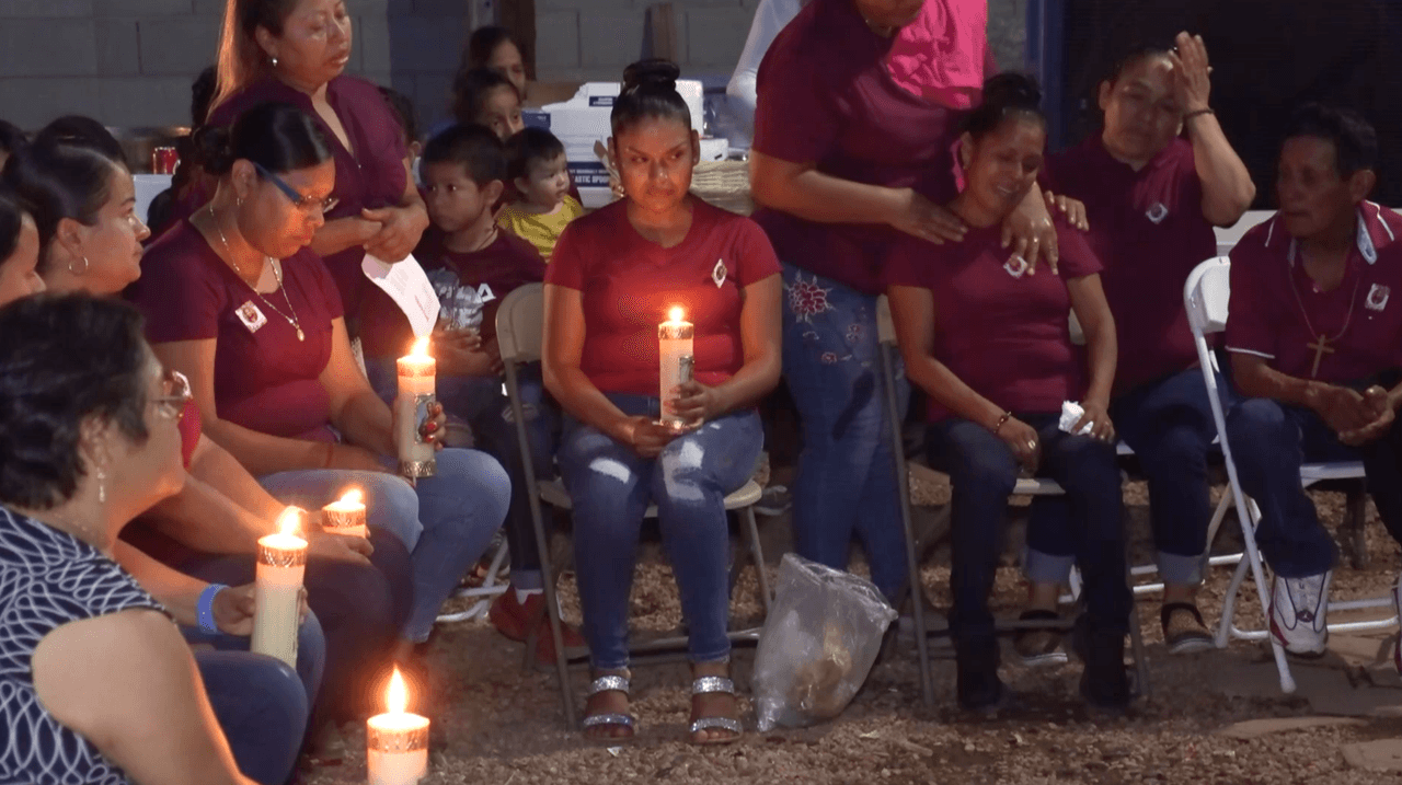 Veladoras, oraciones y muchas lágrimas marcaron la despedida en Arizona de María Luisa Sebastián.