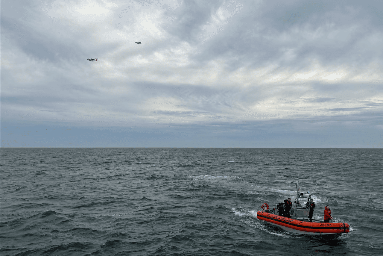 Los equipos de rescate encuentran restos del vuelo médico desaparecido con seis personas sobre el Atlántico en ruta a Boston