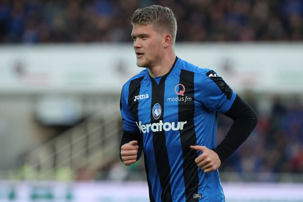 Andreas Cornelius del Atalanta de la Serie A de Italia es uno de los atacantes de los que podrá echar mano el técnico noruego Age Hareide. Suma 25 convocatorias y cuatro goles para su selección.