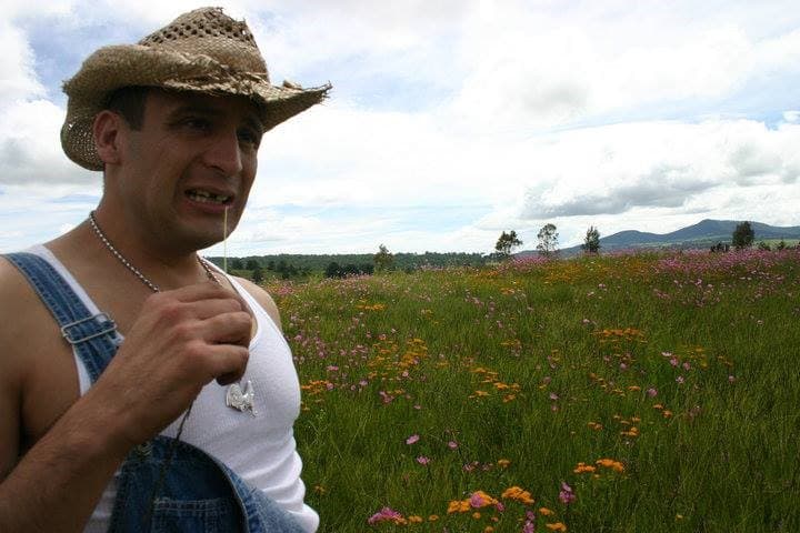 “Él quería hacer algo divertido, pues lo seguían muchos niños, y juntos logramos este video”, explica el director de la producción. Uno de los elementos característicos de esta grabación fue que se pintó los dientes frontales como su amiga ‘La Chupitos’.